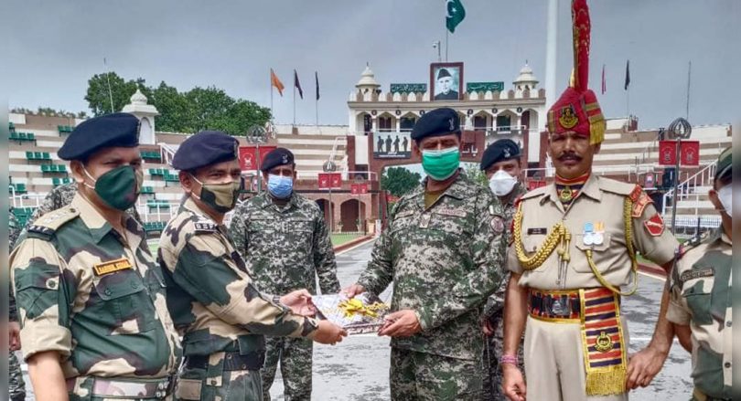 India, Pakistani security forces exchanged candy along the LOC, IB at J & K on Eid al-Fitr
