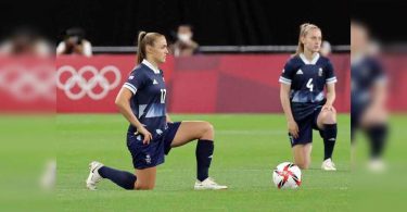 United States, the GB team knelt before the opening of a female football
