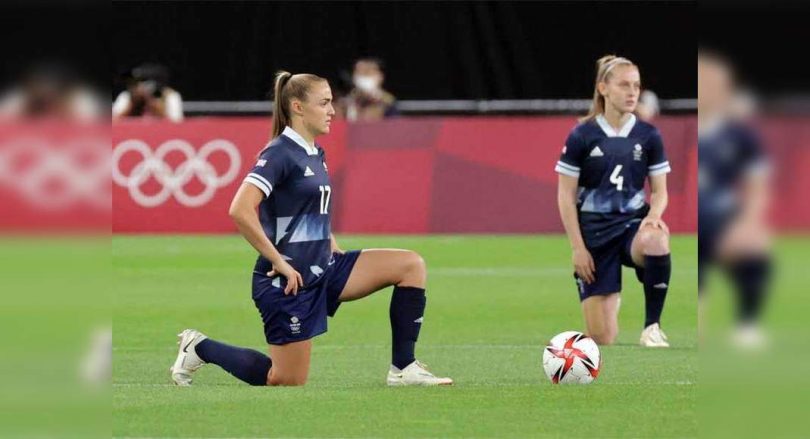 United States, the GB team knelt before the opening of a female football