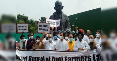 Rahul Gandhi protested with Congress Parliament members in Parliament in supporting farmers