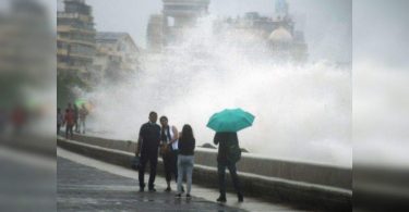 Tide Tide Hits Mumbai's Marine Drive in the Middle of Rainfall