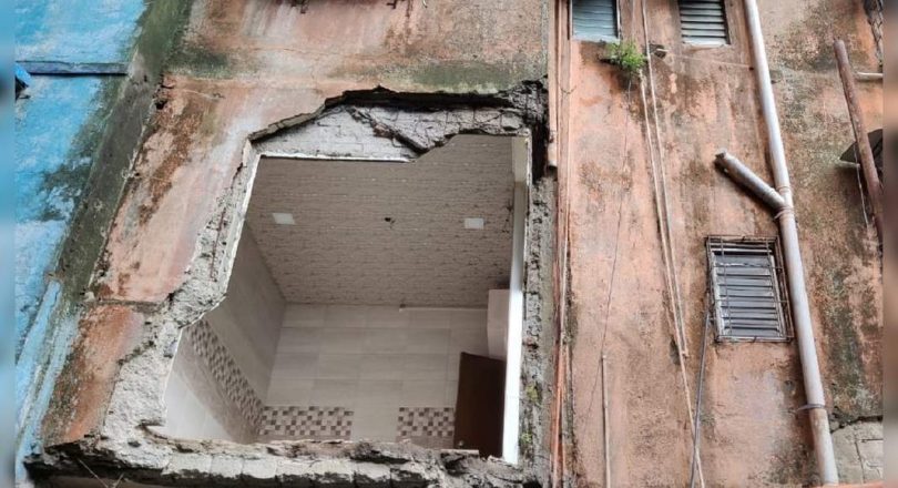 The flat part in Mahagiri Koliwada collapsed