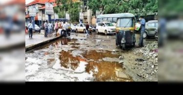 The broken track raises challenges for passengers at Pune Station