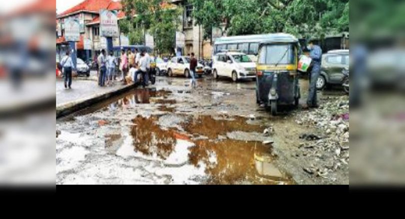 The broken track raises challenges for passengers at Pune Station