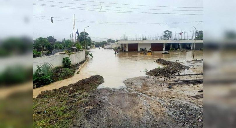 Two sinks because of the flood at Wardha Dist
