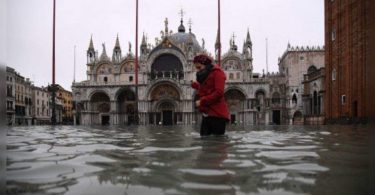 The risk of Venice moved to the UNESCO World Heritage site in danger