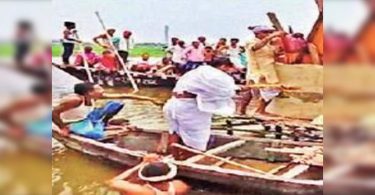 There is no 'dry land' to cremate the body in this village of Darbhanga