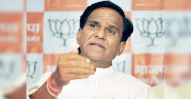 Thane: Raosaheb Danve convinced to see misery, demands for train passengers