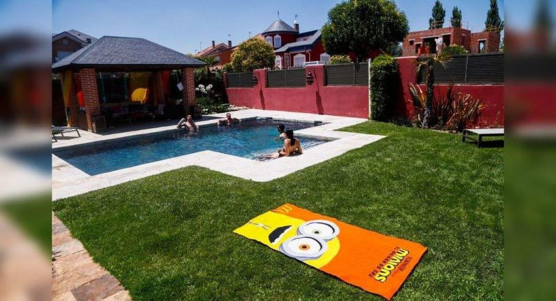 As Spain Swellters and Covid-19 cases grow, swimming pool rental applications thrive