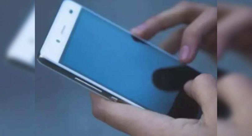 Use a cellphone for official work only if necessary, the Maharashtra government told employees