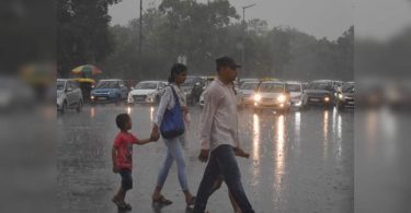 Delhi: Rain in the air, IMD issued an orange warning for Monday