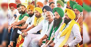 Delhi: Farmers Play Gallery, 'Memo' New Law