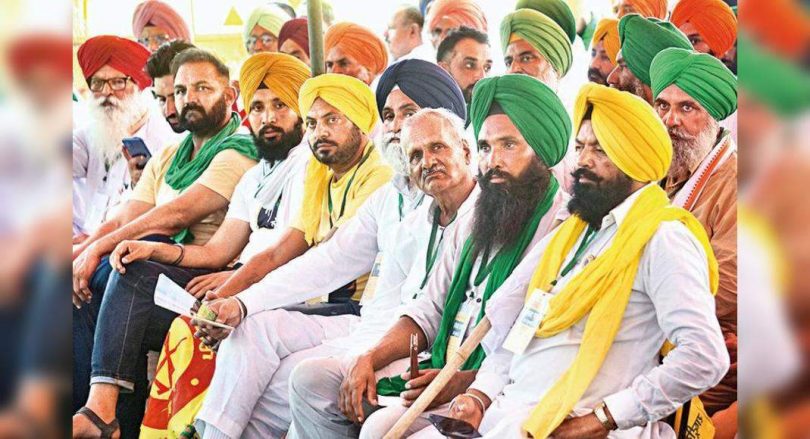 Delhi: Farmers Play Gallery, 'Memo' New Law