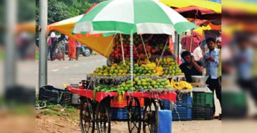 Protest to demand the reopening market that is staged
