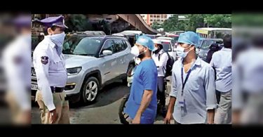 HYD: Ambulance is trapped in traffic when the police made their way to Min