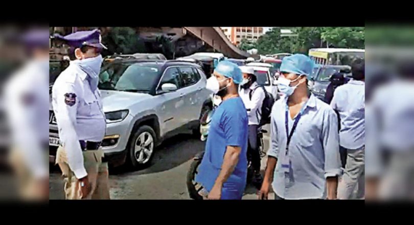 HYD: Ambulance is trapped in traffic when the police made their way to Min