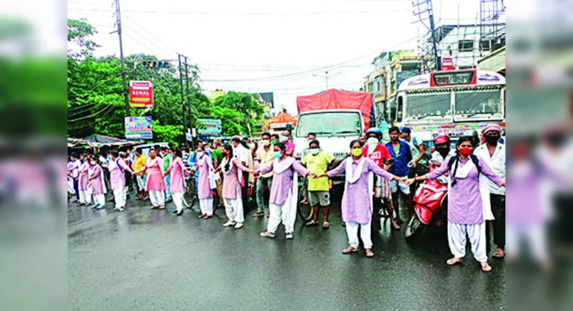 The WB Board meets the principal in the middle of protest over the HS sign