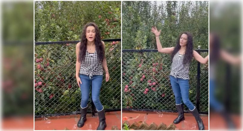 Preity looked at the apple glance