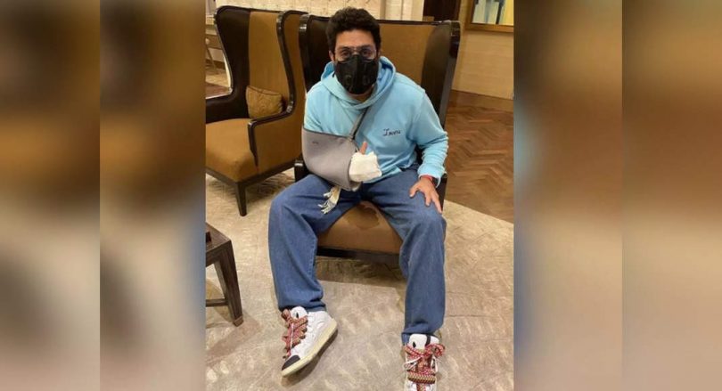 Abhishek posts, "Mard Ko Dard Nahin Hota!"