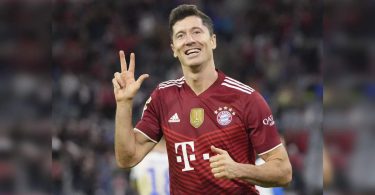 Lewandowski hit a hat-trick to pass 300 goals for Bayern