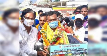 Two Puri Residents on Bicycle Expeditions To Increase Awareness About Waste Management