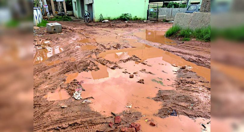 B'Lruru: Tanker Water Trapped on Track Slushy Varthur