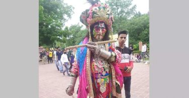 Right-wing activists threaten to lock the Taj