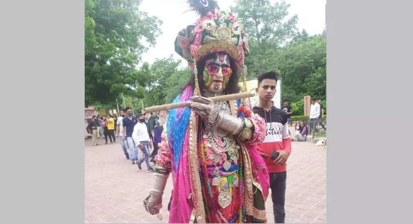 Right-wing activists threaten to lock the Taj