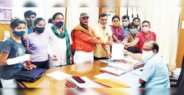 Injured siblings in the NMC anti-encroachment drive