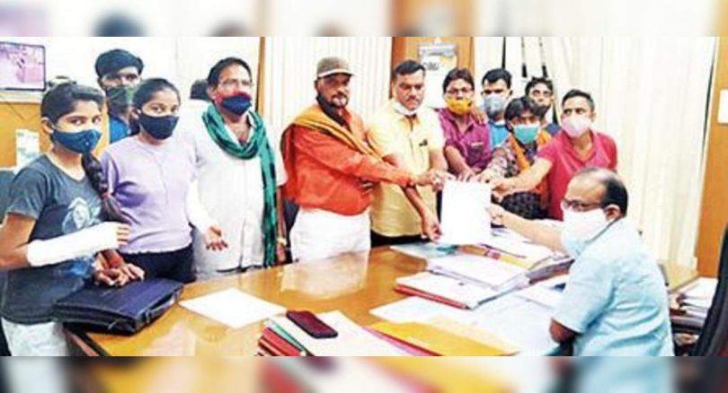 Injured siblings in the NMC anti-encroachment drive