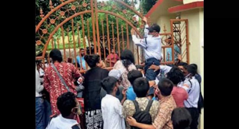 Kiosk visva-bharati entered in the middle stir