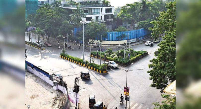 Juhu Junction is busy getting a pedestrian island