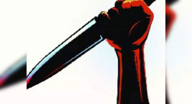 Saleswoman women's seller lover Jilted, stabbing himself