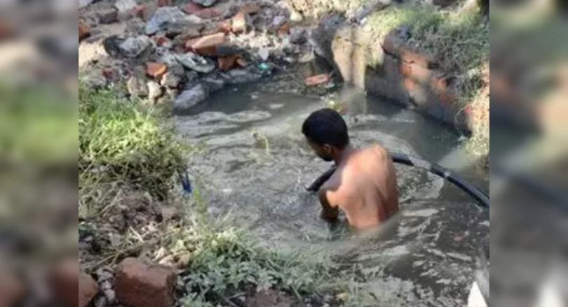 The government told the parliament there had 941 deaths related to the cleaning of sewers and septic tanks