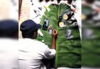 AU students change banana leaves to the canvas