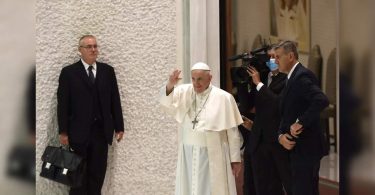 The Pope continued the public rubbing months after a big operation