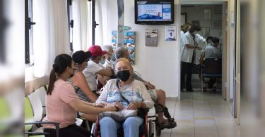 Israel piles up more restrictions as a surge in viruses