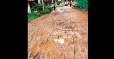 The bad road in Bharamandala proves a curse for tourists