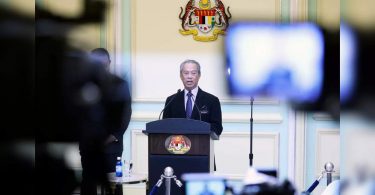 Malaysian PM refused to resign, delaying a month