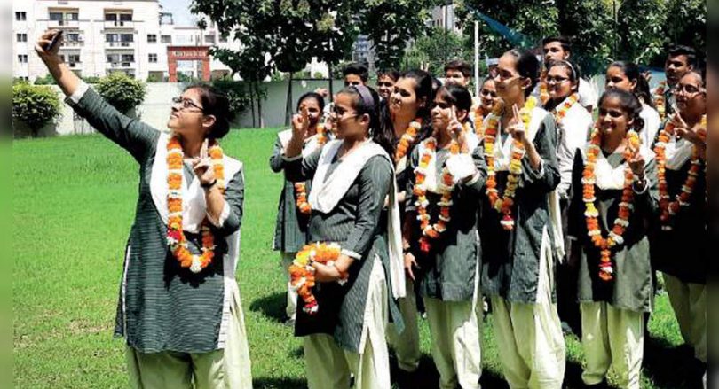 The best lko distance under prayagraj region in a percentage of pass