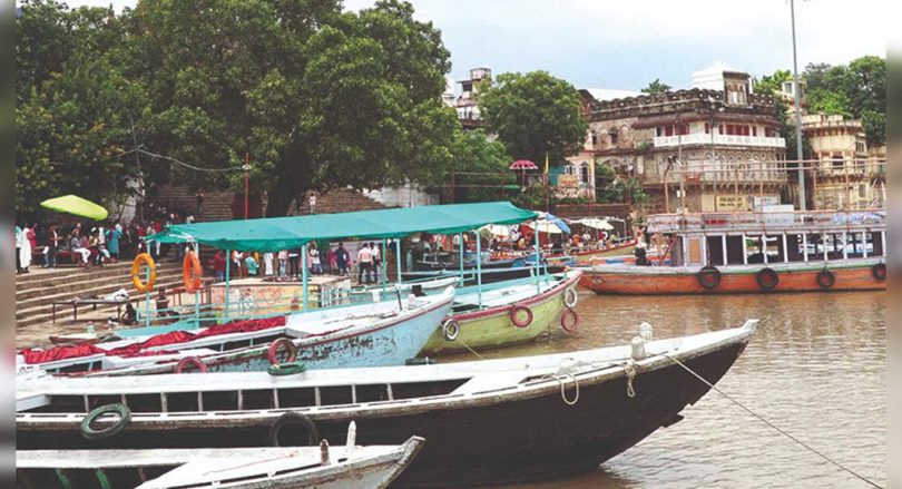 Because Ganga got up, the Varanasi Administration suspended all ship operations
