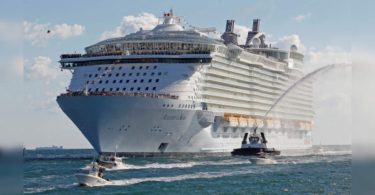 Royal Caribbean bet on a vaccine for a safe shipping because the Delta variant has a weighted delta