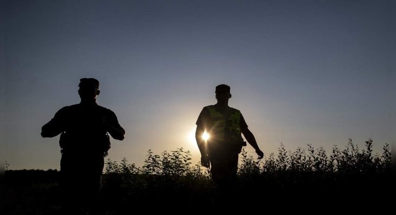 Lithuanian Red Cross question when trying to block migrants