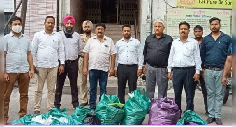 Punjab: Ludhiana Civic Body seized 35 kg of plastic carry bags forbidden