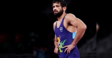 Ravi Dahiya Endures Bite by Sanayev but it's fine, said the support staff