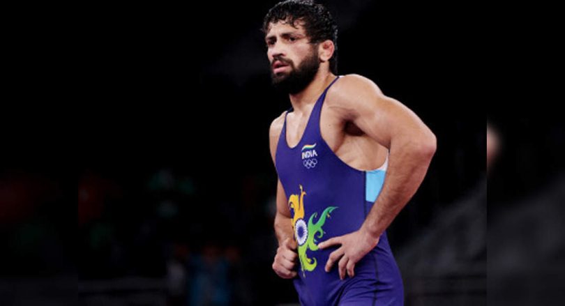 Ravi Dahiya Endures Bite by Sanayev but it's fine, said the support staff