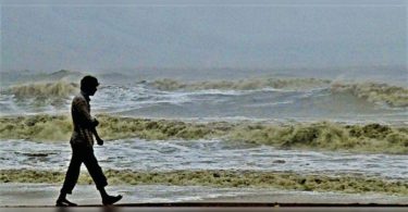 Mumbai: Versova beach wall runs to the obstacles permission