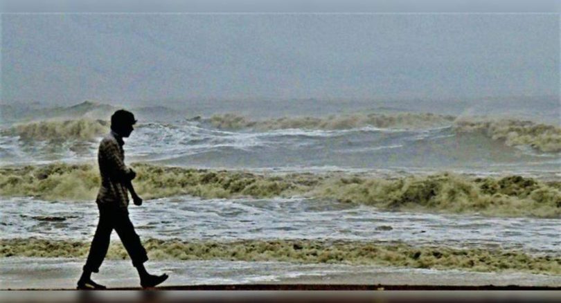 Mumbai: Versova beach wall runs to the obstacles permission