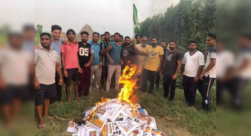 Farmers burn empty grain bags featuring pictures of BJP leaders in Ambala villages