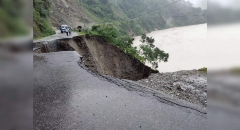 Longslide cuts Sikkim from Bengal